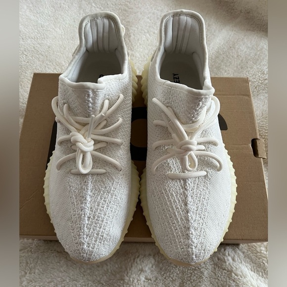 “YEEZY BOOST 350 V2” - Picture 5 of 8